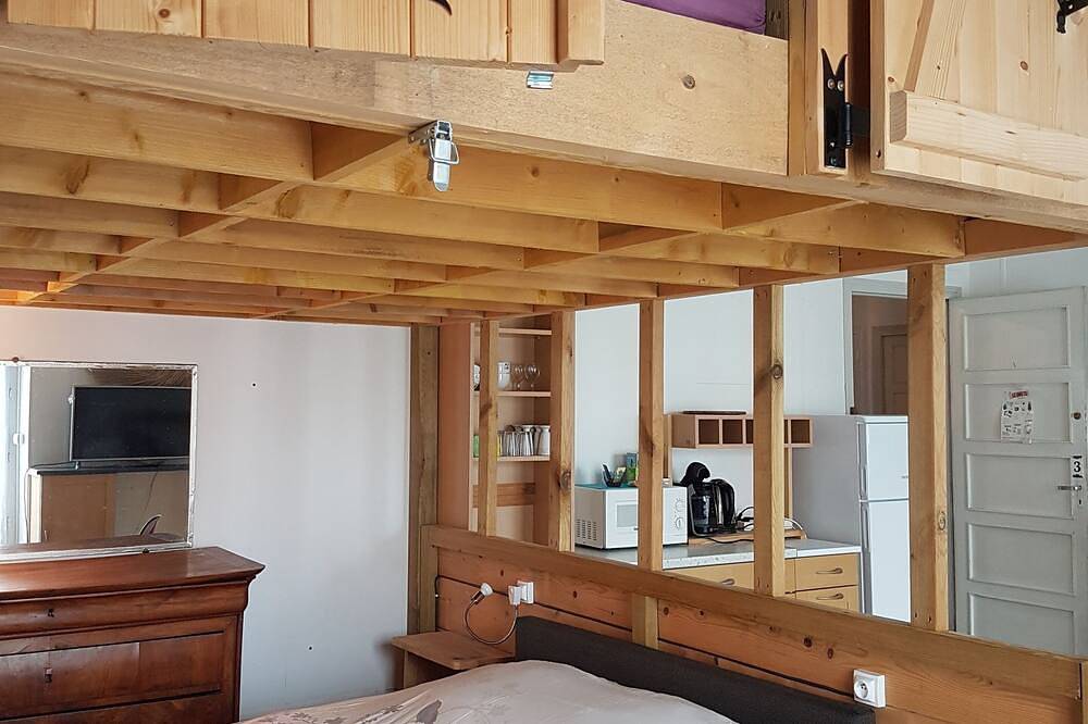 Entire apartment, City center apartment with parking, all local shops, 2 mns Station in Alençon, Alençon region