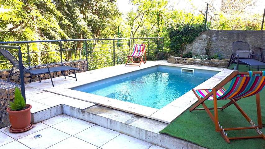 Gîte pour 6 personnes, avec jardin et piscine à Bouriège