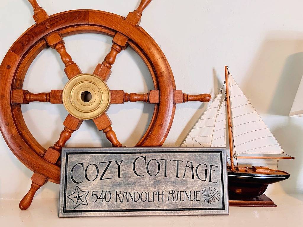 Cozy Cottage - quaint and comfy - 5 blocks to the beach, 1 block to Mason Ave. in Cape Charles, Chesapeake Bay