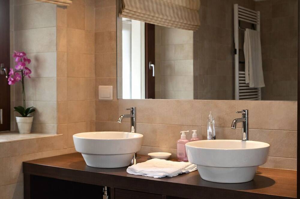 Grande casa con terrazza solarium e vista lago in Someraro, Comune di Stresa