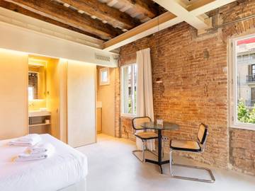 Holiday Apartment for 2 People in Ciutat Vella, Barcelona, Photo 1