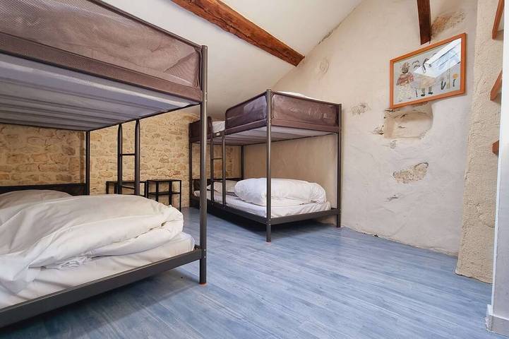 Location de vacances pour 10 personnes, avec terrasse ainsi que jardin et piscine à Saint-Just-Luzac - 4