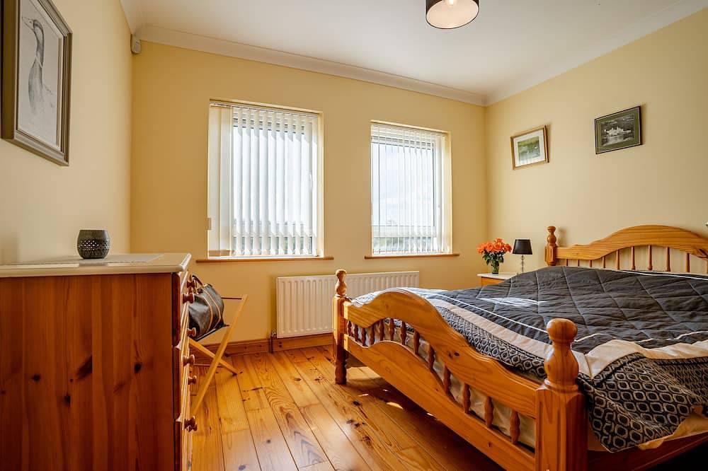 Brownstown Lodge - Fishing Lodge & Country House m. Seeblick u. Alleinlage, Wifi in Castlebar, County Mayo