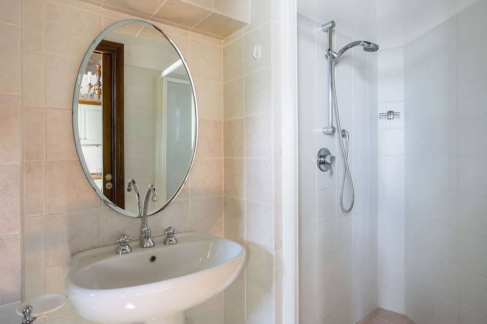 Gemütliche Wohnung in einem Ferienhaus für 3 Leute mit  W-Lan, Pool, Tv und Innenhof in Castelfranco di sopra, Castelfranco Piandiscò (gemeinde)