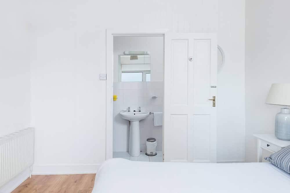 Station Road House (1.3km to Lahinch Beach), Station Road House in Ennistimon, County Clare