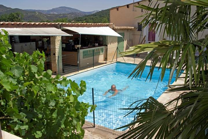 Chambre d’hôte pour 2 personnes, avec jardin et piscine
