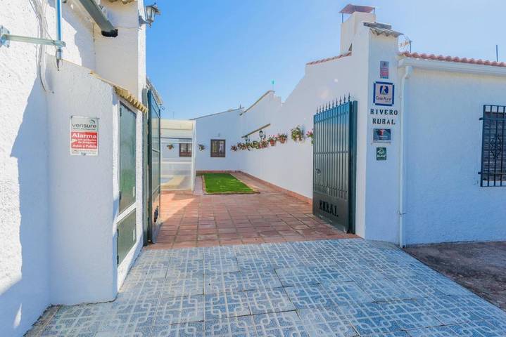 Hotel para 6 personas, con Terraza además de Jardín y Piscina en Posadas - 2