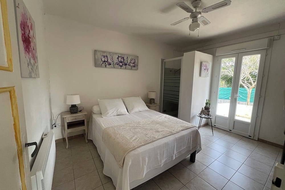 House/Gite/Cottage rated 1 star, with above-ground pool, garden. in Puget-sur-Argens, Draguignan Region