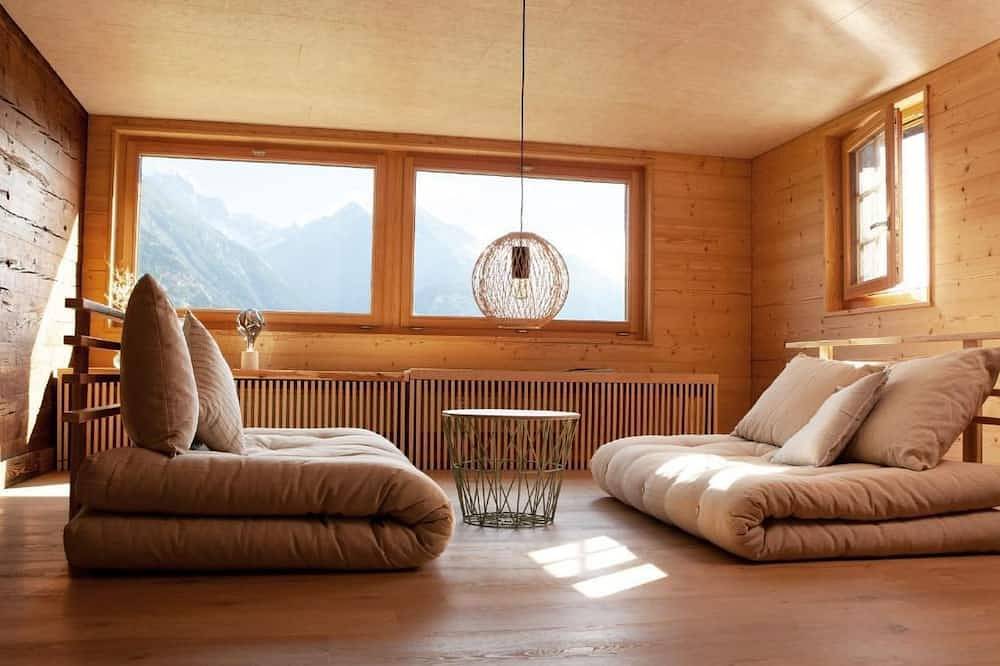 Ganze Wohnung, Modernes Bijou in 400-jährigem Haus in Eischoll, Walliser Alpen