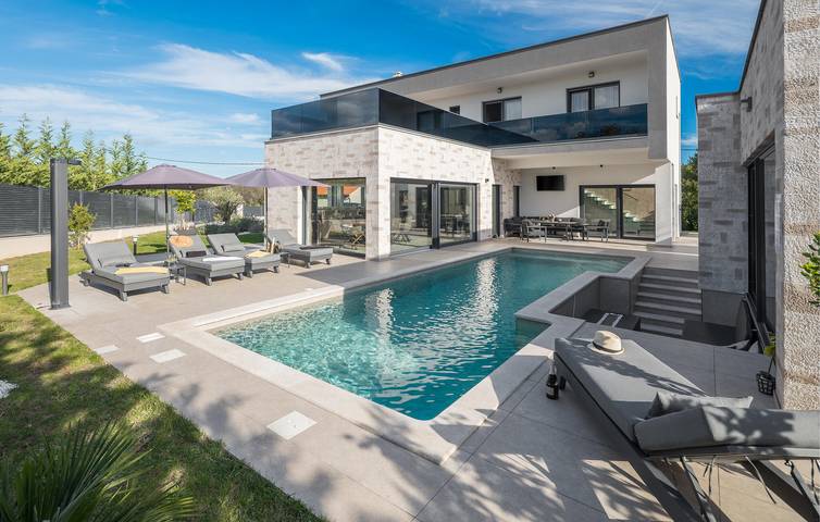 Charming 2-Bedroom Apartment with Pool & Terrace Near Labin in Labin, Eastcoast Istria