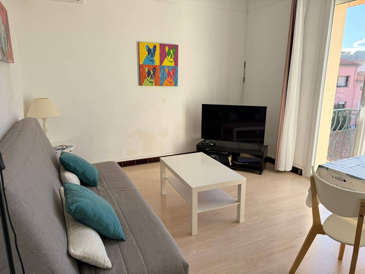 Entire apartment, Charming T2 with air conditioning in central Banyuls-sur-Mer, close to the beach in La Côte Vermeille, Banyuls-sur-Mer