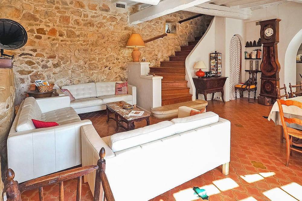 Lovely home in Saint-Martin-de-Crau in Saint-Martin-de-Crau, Arles region