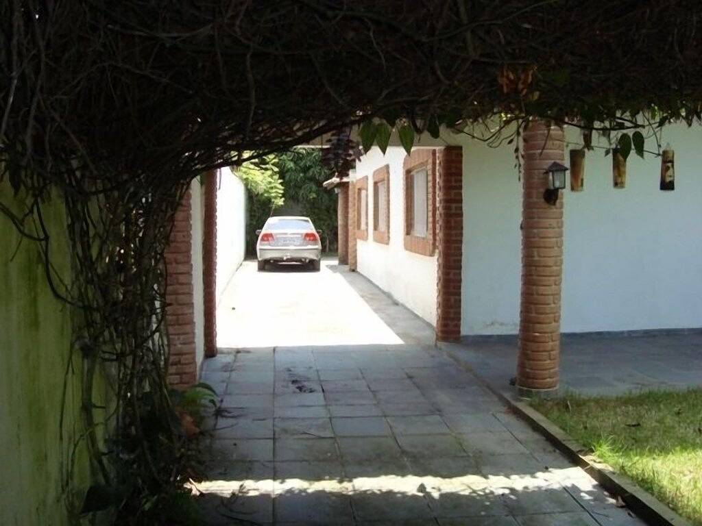 Bequem und luftig Haus mit 3 Schlafzimmern in Rio Beach Gardens. in Bertioga, Baixada Santista