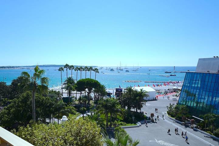 Gîte pour 3 personnes, avec terrasse et jacuzzi dans Office de Tourisme de Cannes
