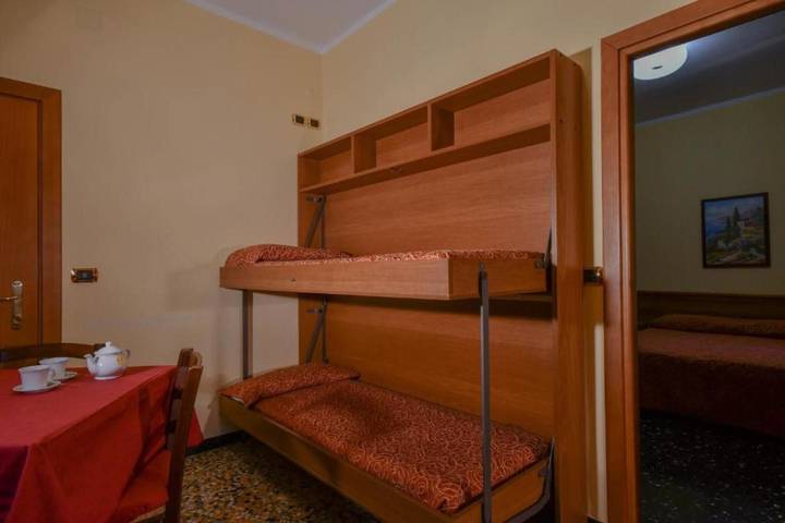 Appartamento intero, Appartamento 'Residence Paradiso Bilocale 103' con balcone, Wi-Fi e aria condizionata in Bagni Orchidea, Moneglia