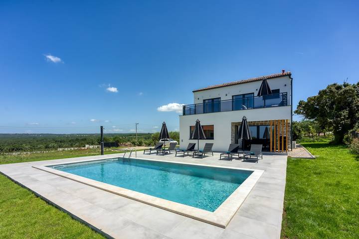 Villa pour 8 personnes, avec Balcon/Terrasse ainsi que Jardin et Piscine à Selina