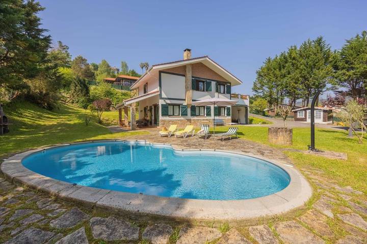 Casa de vacaciones para 8 personas, con piscina además de vistas y jardín - 1