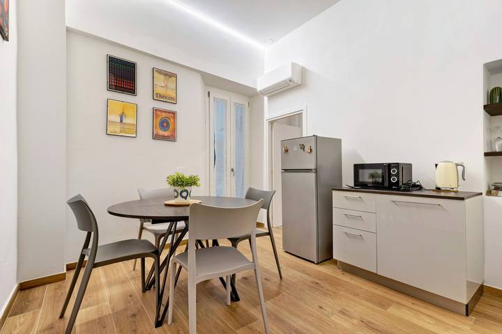 Entire apartment, Ser Lapo - Loggia Del Mazzei with Wi-Fi and Air Conditioning in Prato, Prato Province