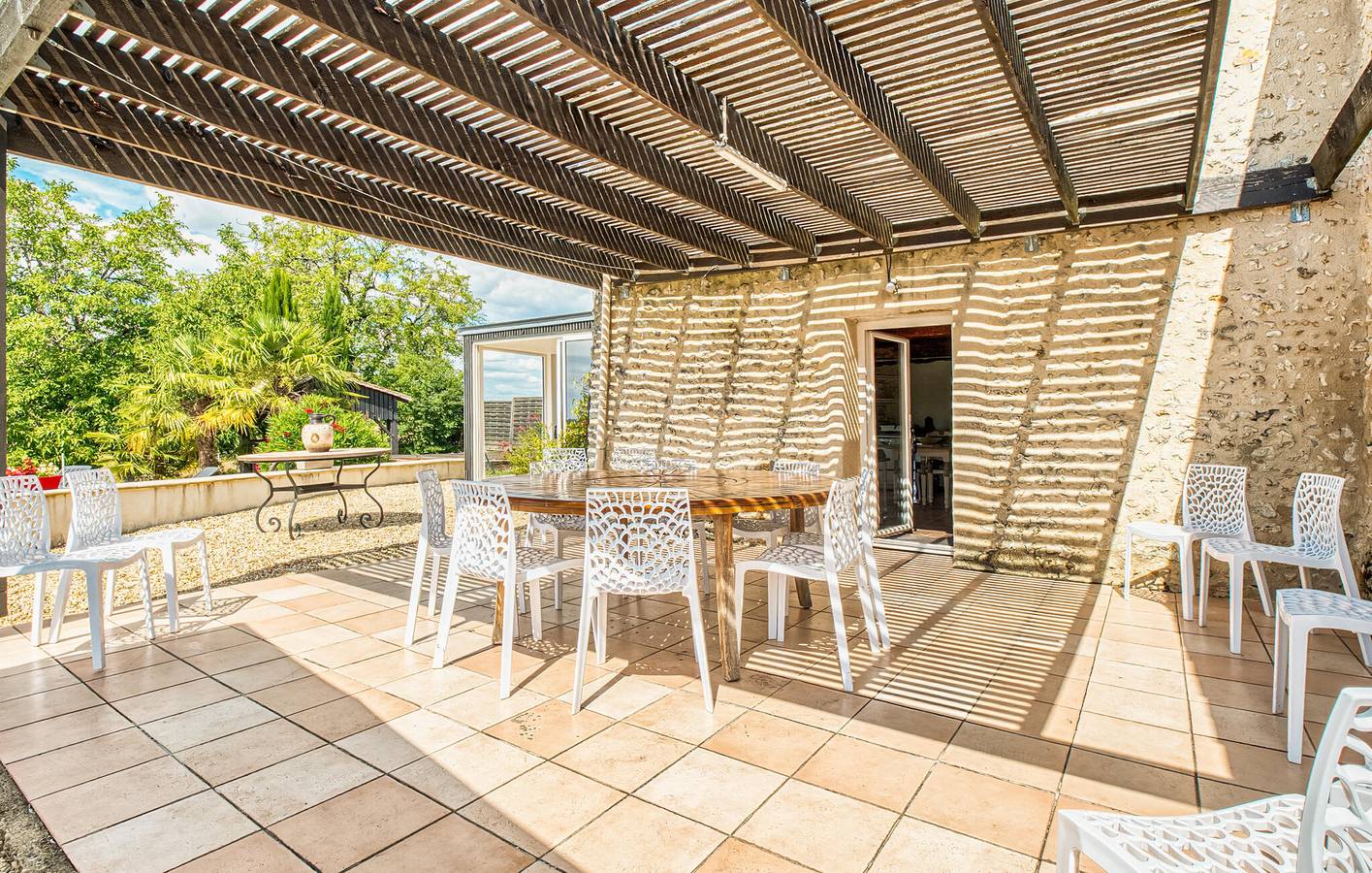 Appartement moderne avec piscine et jardin, à 2 km de Montrem in Montrem, Périgord Blanc