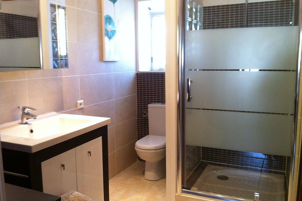 Apartamento entero, Estudio en el corazón del parque Luberon. in Robion, Parque natural regional del Luberon