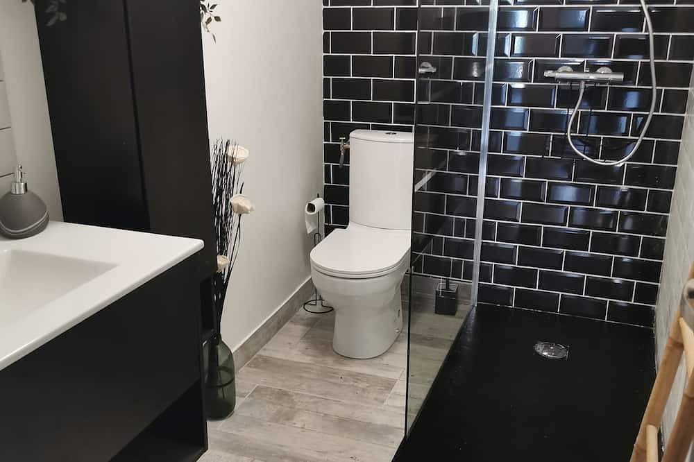 Appartement entier, Appartement au rez-de-chaussée d'une maison d'habitation in Mercuès, Quercy