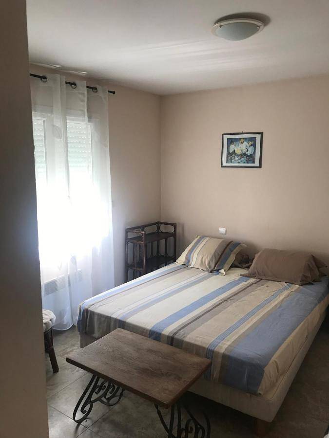 Appartement de vacances pour 3 personnes, avec piscine et jardin, animaux acceptés