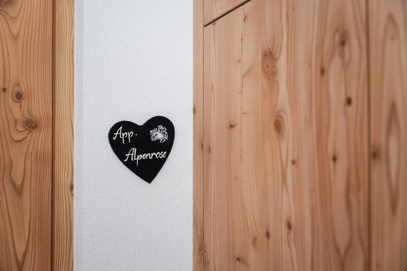 Entire apartment, Apartment 'Huberhof Alpenrose' with Mountain View, Private Terrace and Wi-Fi in Gais, Kronplatz