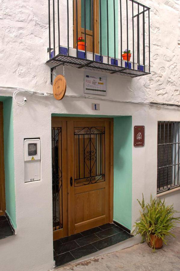 Casa rural para 6 personas, con balcón, Familias con niños en Parc Natural de la Serra d'Espadà - 2