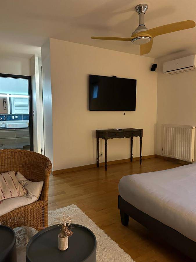 Gîte pour 2 personnes, avec Terrasse et Jardin ainsi que Piscine et Sauna à Saint-Germain-du-Puch - 4