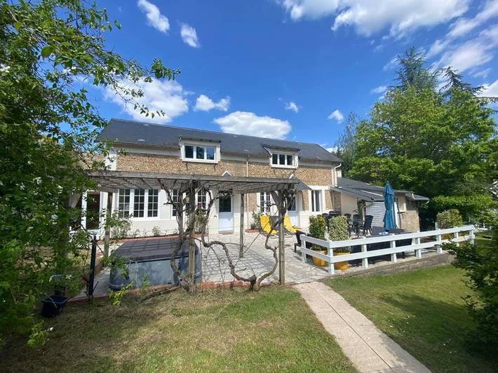 Location de vacances pour 6 personnes, avec jacuzzi et jardin ainsi que terrasse et sauna dans Senlisse - 3