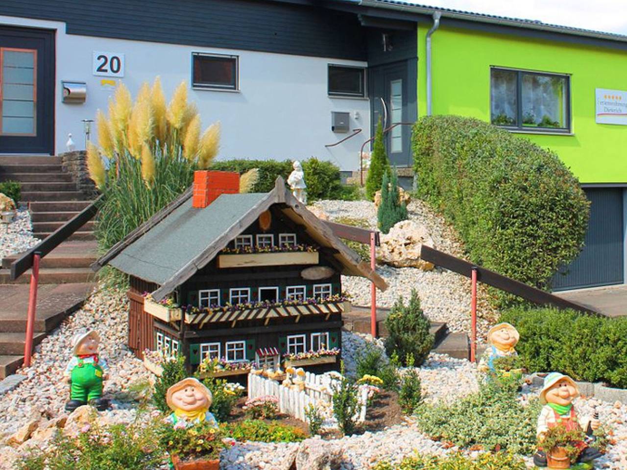 Ganze Wohnung, Ferienwohnung Dieterich 1 mit Terrasse, privatem Garten und Wi-Fi in Beuren, Albsteig Etappe 9