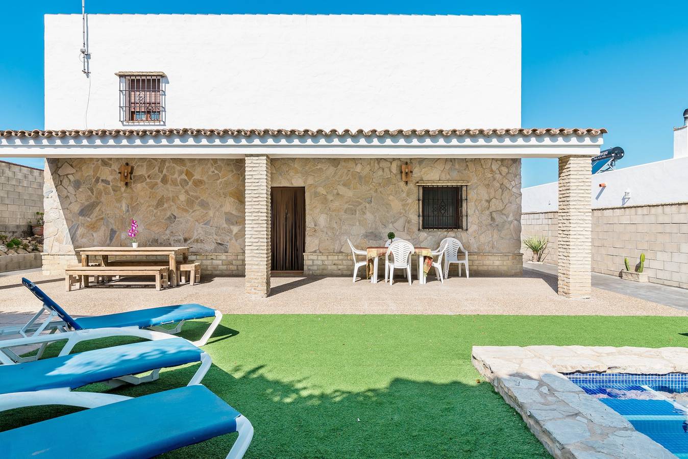 Villa rústica perto da praia com piscina, terraço e Wi-Fi; animais de estimação permitidos in Conil de la Frontera, Costa de la luz