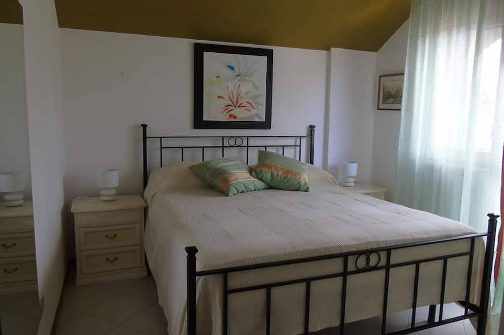 Entire apartment, Hermione Penthouse, Two-room apartment a few steps from the sea in Francavilla al Mare, Chieti Province