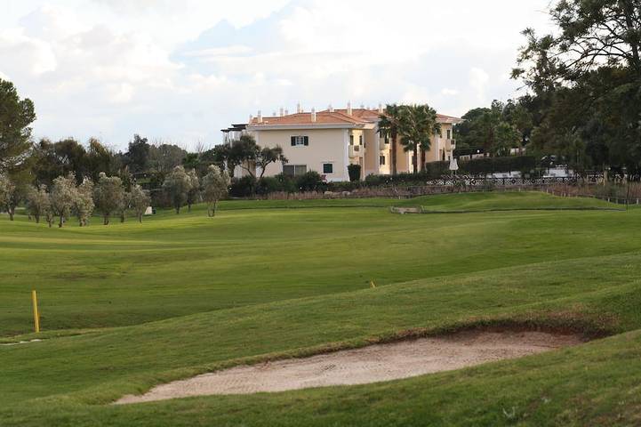 Villa for 7 people, with pool and garden in Faro