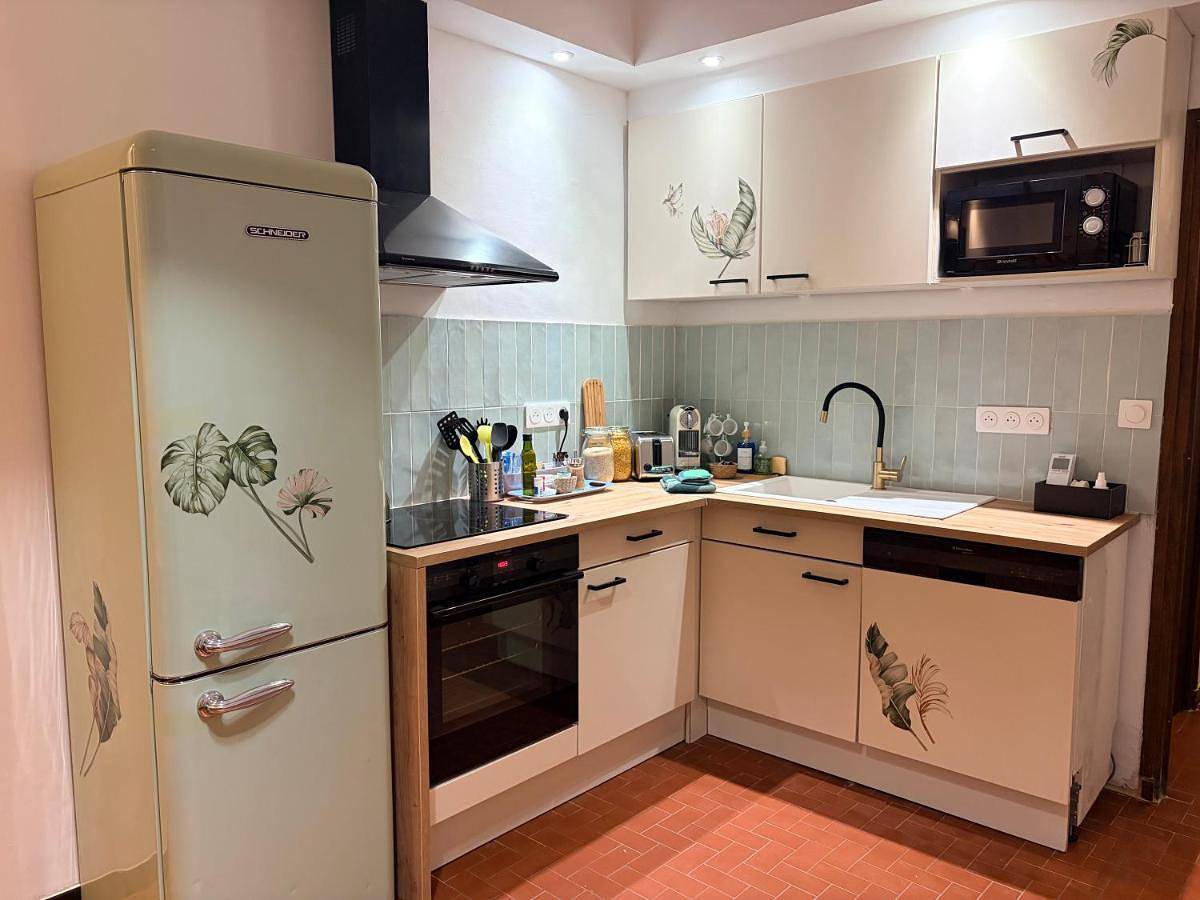 Appartement entier, One-Bedroom Apartment in Le Beausset, Côte méditerranéenne (France)