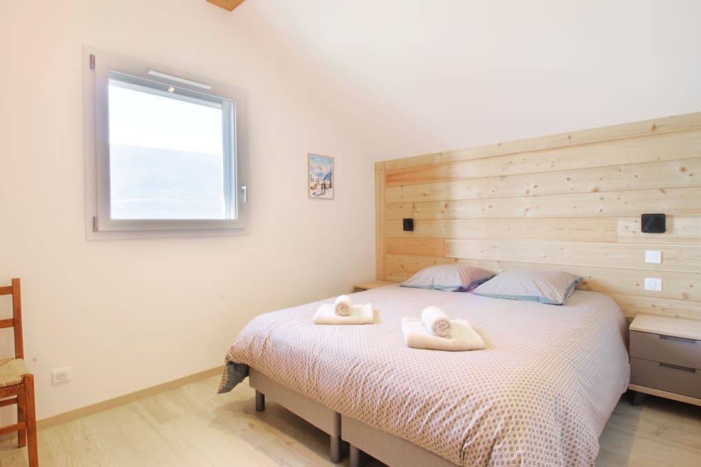 Pretty new and comfortable house between towns and lakes in Voglans, Chambéry region