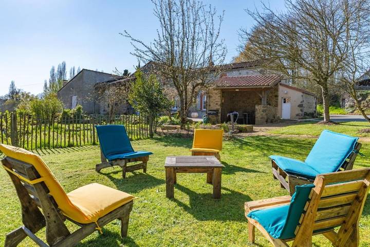 Maison de vacances pour 6 personnes, avec Terrasse ainsi que Jardin et Vue à Pouzauges