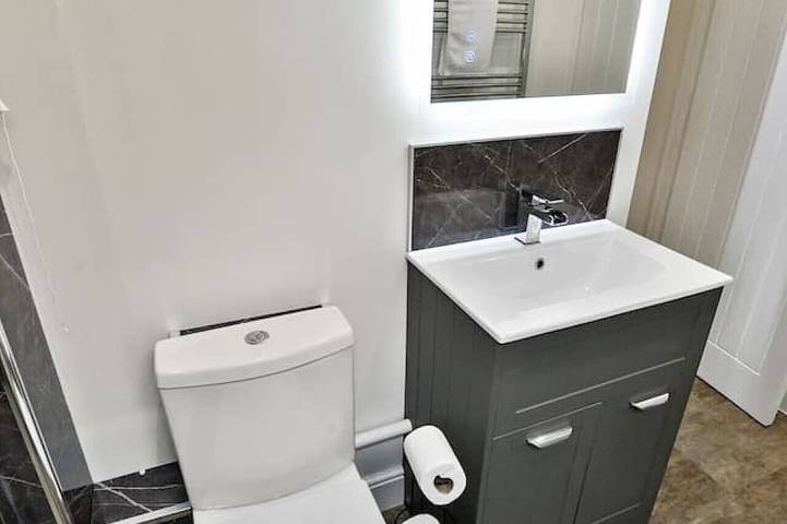 Entire apartment, Clarabel Studio Apartment - Stayseekers in Salisbury, Wiltshire