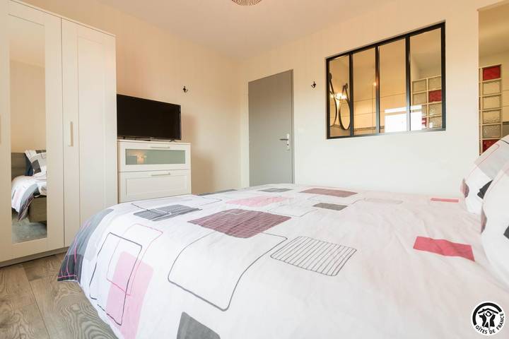 Gîte pour 8 personnes, avec jardin ainsi que piscine et terrasse à Merville - 3