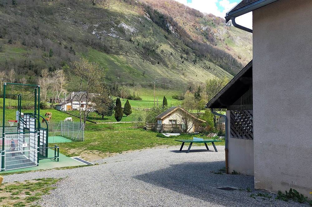 Apartamento entero, Apartment in a green resort, with indoor pool!  in Guzet-Neige, Ustou