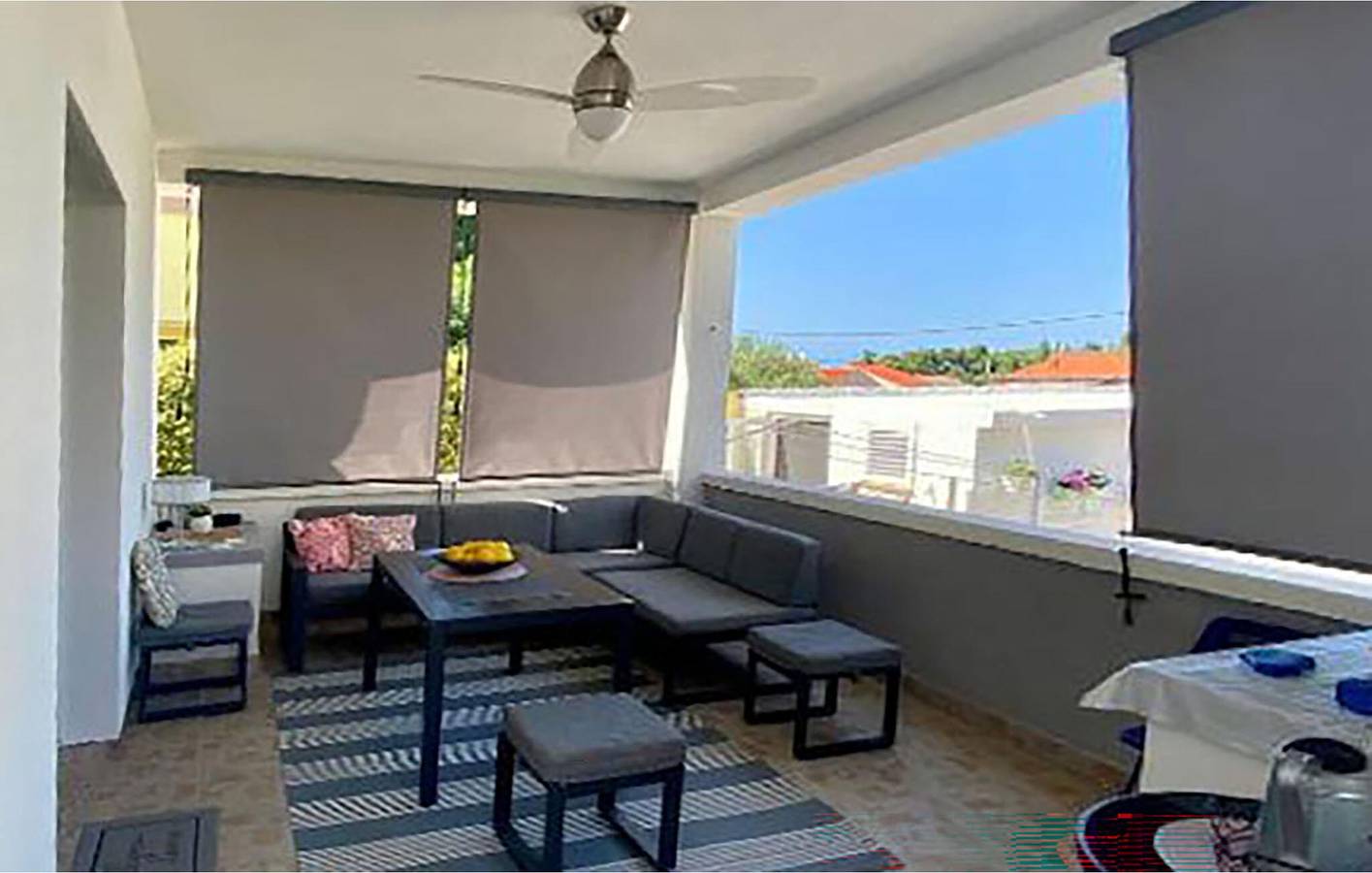 Apartamento vacacional entero, Apartamento de vacaciones para 6 personas con terraza in Preko, Uglijan