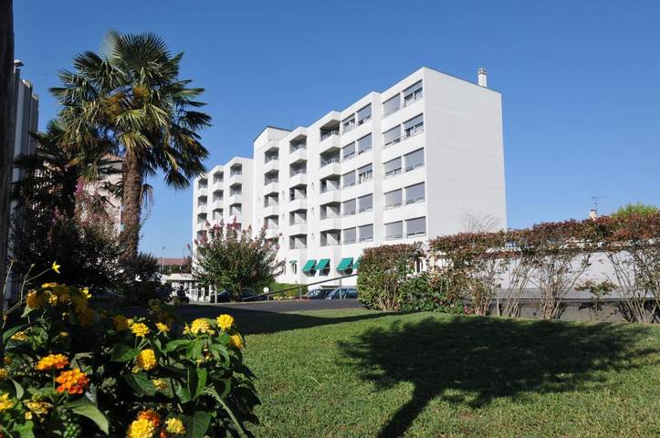 Location de vacances pour 3 personnes, avec vue et balcon dans Thermes de l'Avenue