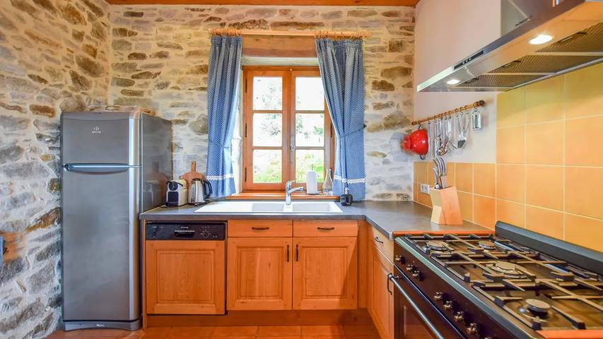 Location de vacances pour 7 personnes, avec piscine et jardin, animaux acceptés à Saint-Médard-d'Excideuil - 4