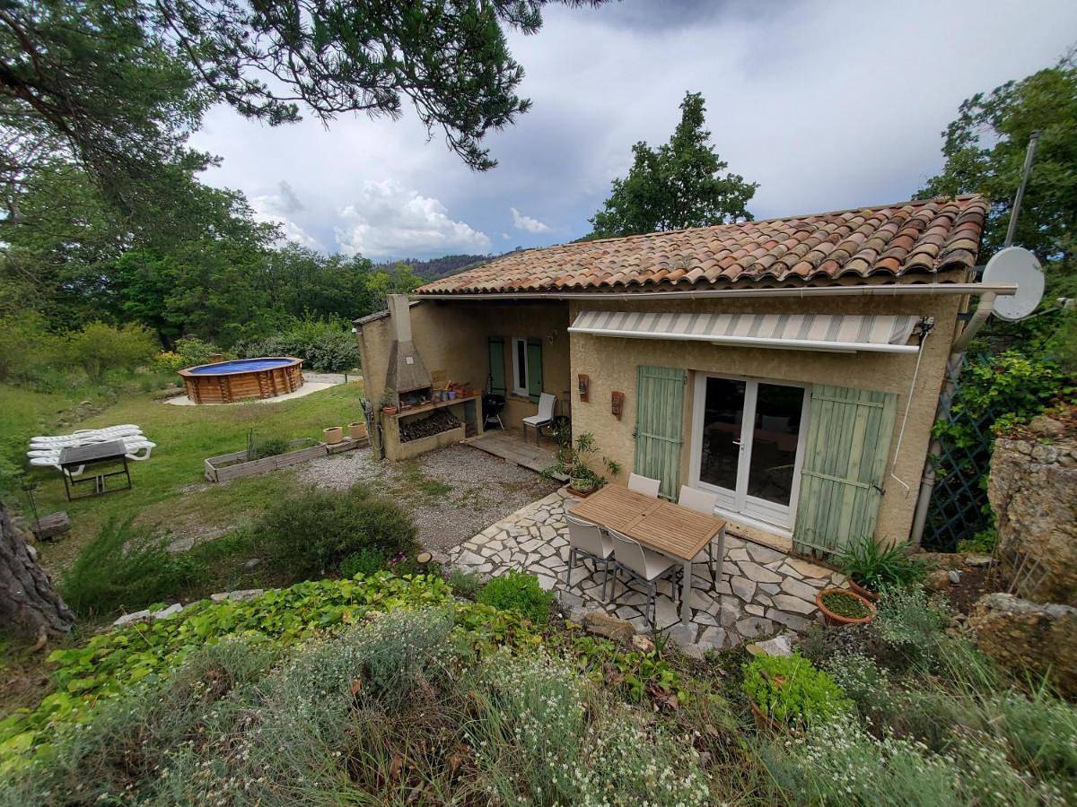 Three-Bedroom House in Villeneuve, Parc naturel régional du Luberon
