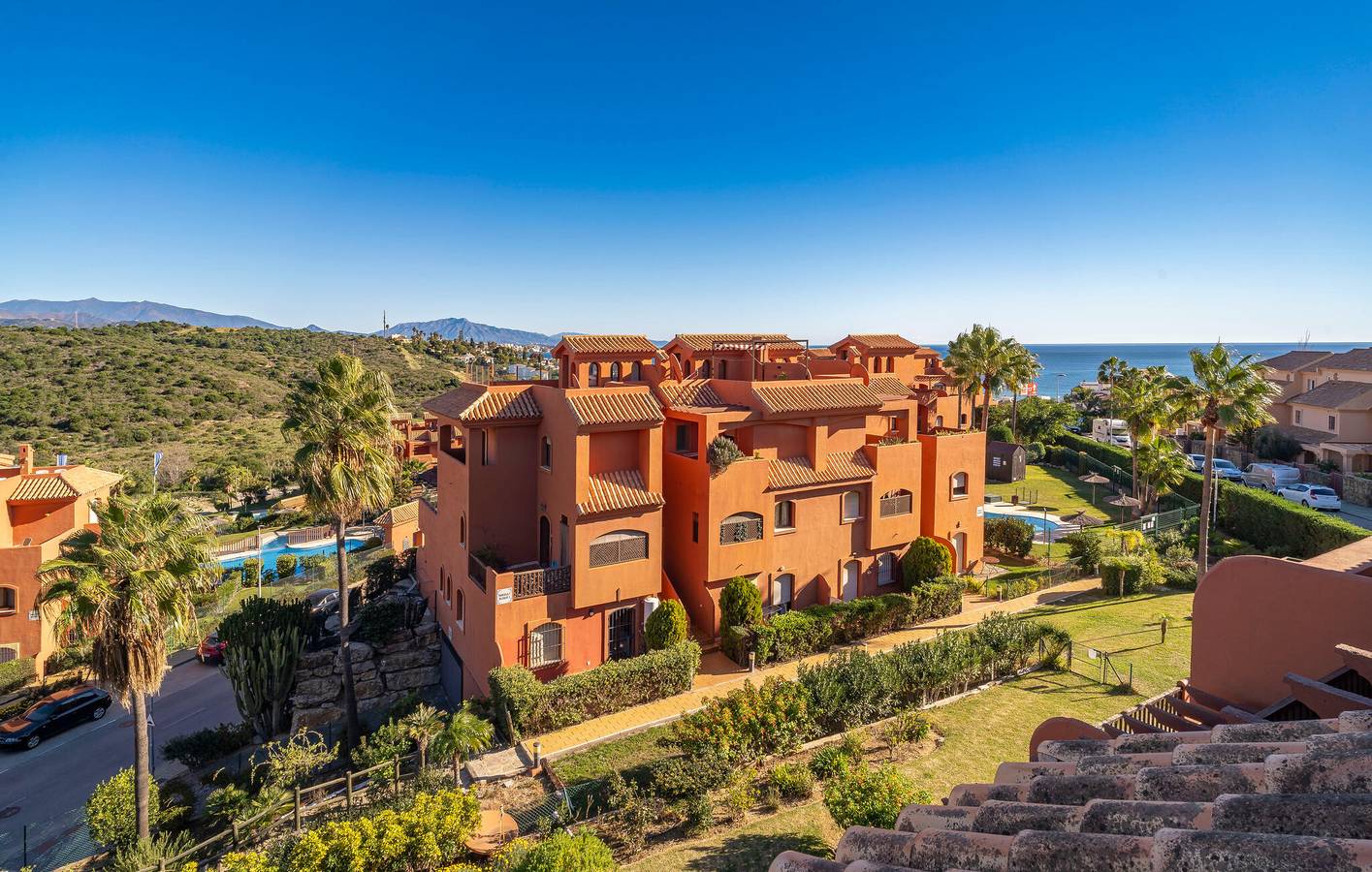 Sereno Apartamento con Piscina, Terraza y AC cerca de Playa Costa Natura in Albayt Costa Galera Country Club, Estepona