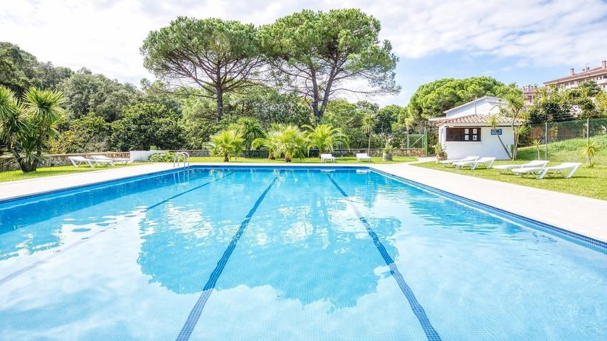 Villa "Costacabana - Lloret" mit Gemeinschaftspool, privater Terrasse und WLAN in Lloret de Mar, Costa Brava