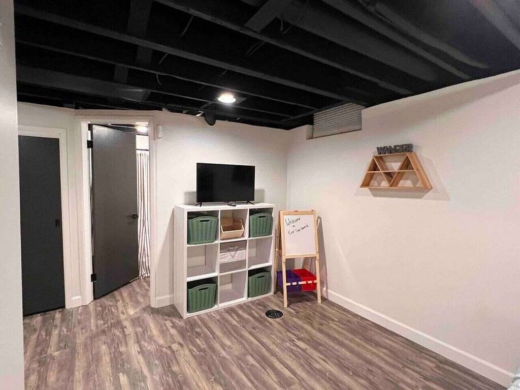 East Side Emerald - Incredible Location! Pool Table, Fire Pit, 2K in Wichita, Kansas