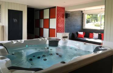 Maison d’hôte pour 2 personnes, avec piscine et vue ainsi que sauna et jardin à Freulleville