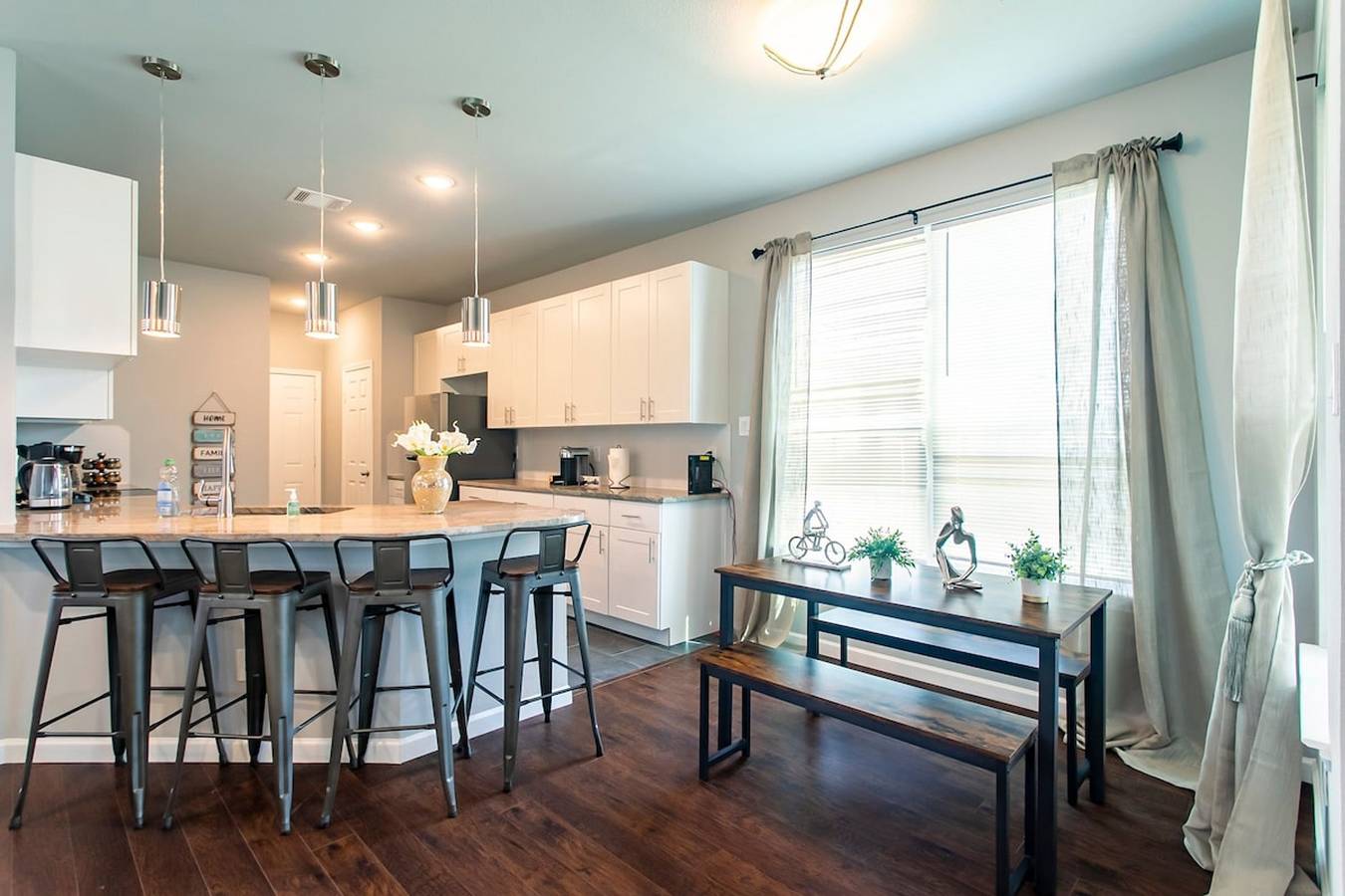 4Br 2 5 Bath Home 6 Blocks from At T Stadium in Arlington, Tarrant County