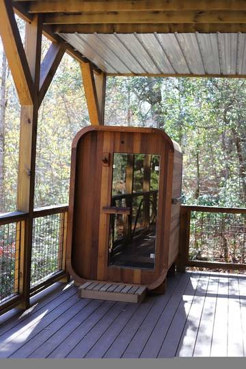 Vacation Rental for 8 Guests in Pisgah Forest, Blue Ridge Mountains, Picture 2